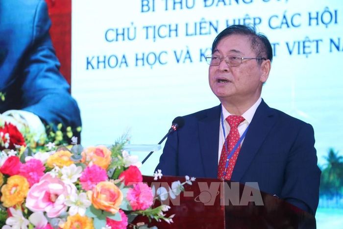 Giáo sư Tiến sĩ khoa học Phan Xuân Dũng, Chủ tịch Liên hiệp các Hội Khoa học và Kỹ thuật Việt Nam phát biểu tại đại hội. Ảnh: Huỳnh Phúc Hậu - TTXVN