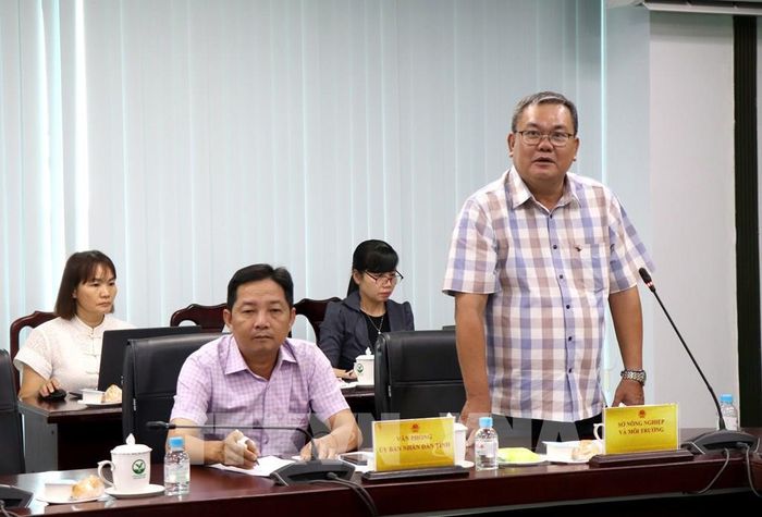 Phó Giám đốc Sở Nông nghiệp và Môi trường Phạm Minh Truyền phát biểu tại buổi làm việc. Ảnh: Lê Thúy Hằng – TTXVN