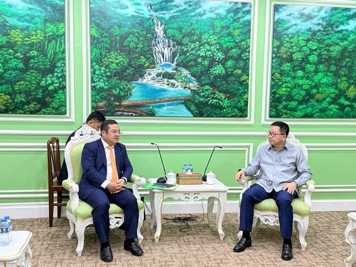 Đoàn công tác có buổi làm việc với Bộ trưởng Bộ Nông nghiệp và Môi trường Lào. Ảnh: Vinachem