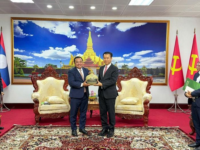 Đoàn Tập đoàn Hóa chất Việt Nam làm việc với Bộ Công Thương Lào. Ảnh: Vinachem