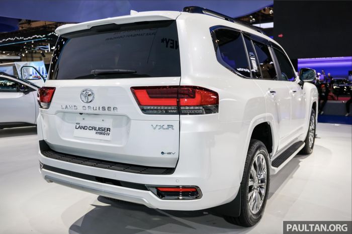 Land Cruiser hybrid phiên bản VX-R. Ảnh: Paultan