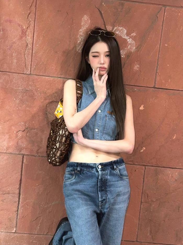 Jang Won Young sở hữu chiều cao 1m73. Nhờ vóc dáng cao ráo, nữ idol có thể "thử sức" với nhiều phong cách khác nhau. Ảnh: IGNV