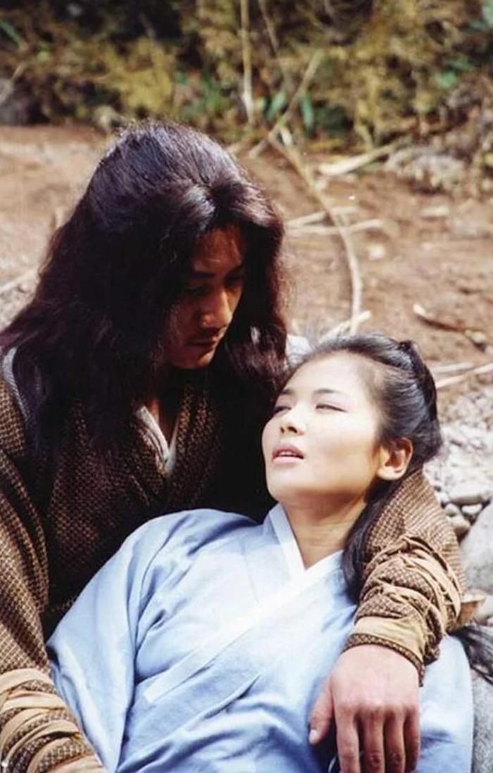 Bi kịch cướp đi sinh mạng của A Châu, khép lại hạnh phúc ngắn ngủi của Tiêu Phong. 