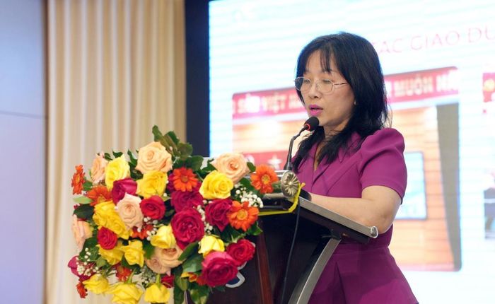 Bà Huỳnh Thị Thúy Phương, Phó Chủ tịch Hội LHPN TPHCM, trình bày tham luận