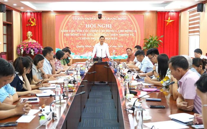Ông Nguyễn Tiến Dũng, Phó Bí thư Đảng ủy, Chủ tịch UBND xã Quang Minh, phát biểu tại hội nghị
