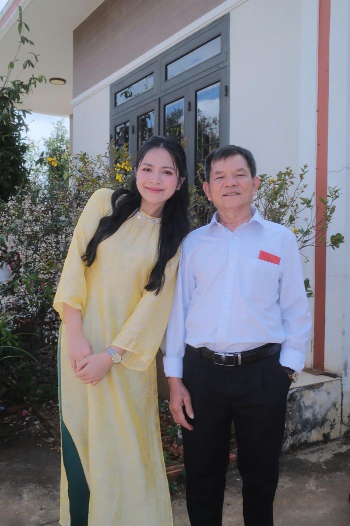 Dù ở gần hay xa, Duyên Quỳnh và cha vẫn luôn giữ liên lạc thường xuyên