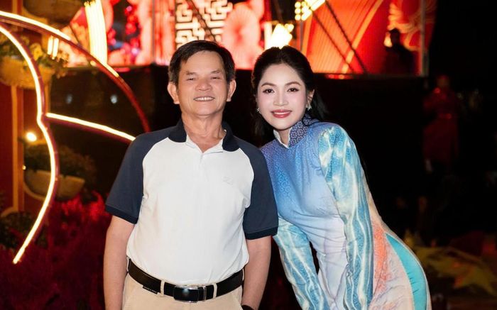 Ca sĩ Duyên Quỳnh và cha