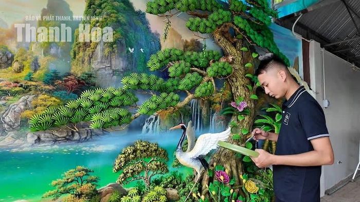 Dương Quang Đồng hoàn thiện vẽ màu cho tác phẩm “Tùng hạc diên niên”.