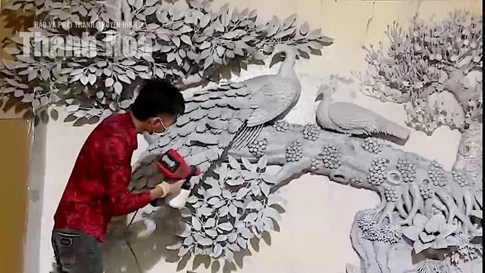 Dương Quang Đồng xử lý phần nổi 3D trước khi vẽ màu cho tác phẩm.