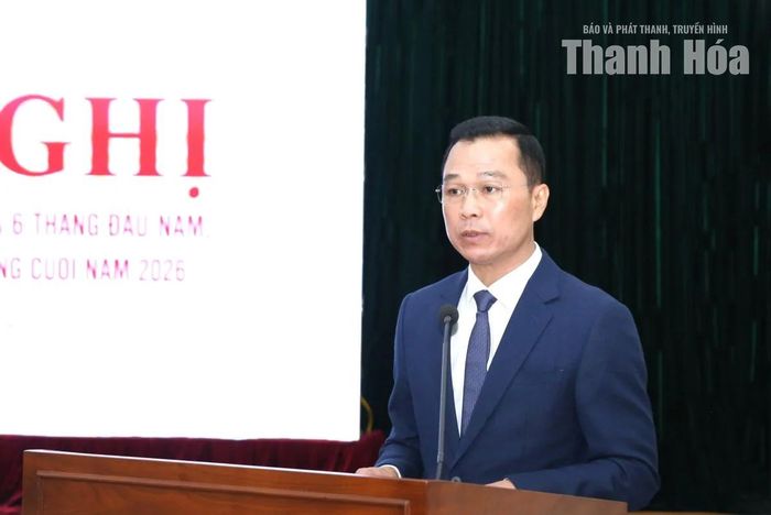 Phó Bí thư Tỉnh ủy, Chủ tịch UBND tỉnh Thanh Hóa Tô Anh Dũng phát biểu khai mạc hội nghị.