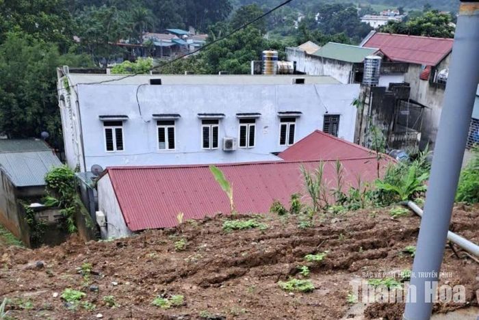 Nguy cơ sạt lở tiếp tục được cảnh báo ở nhiều vị trí trên địa bàn xã Quan Sơn.