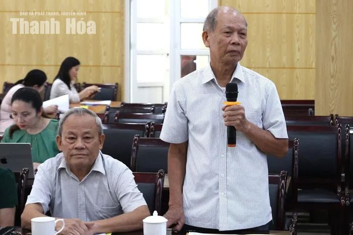 Thành viên Hội đồng tư vấn phát biểu tại hội nghị.