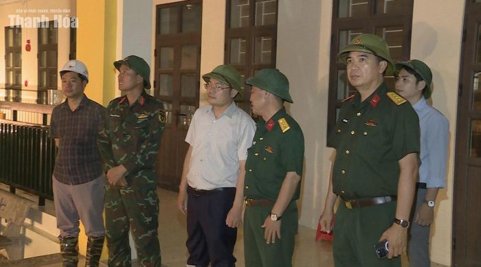 Lãnh đạo Sở Xây dựng, chủ đầu tư và nhà thầu trực tiếp giám sát, đốc thúc việc thi công xuyên đêm tại dự án trường nội trú xã Tam Lư.