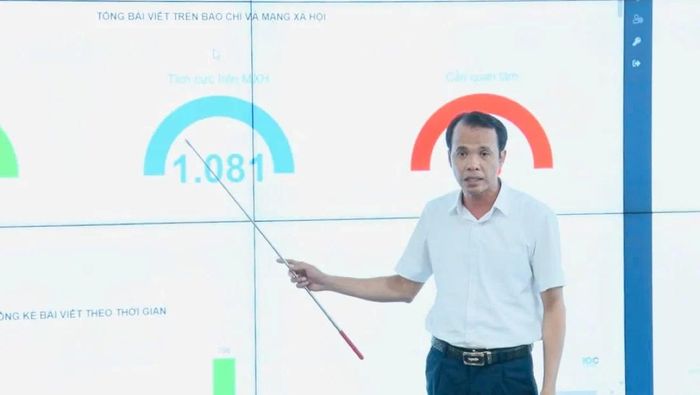 Phó Giám đốc Sở Khoa học và Công nghệ Nguyễn Văn Tước trao đổi, hướng dẫn tại buổi làm việc.