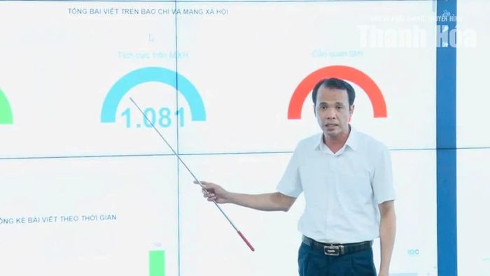 Phó Giám đốc Sở Khoa học và Công nghệ Nguyễn Văn Tước trao đổi, hướng dẫn tại buổi làm việc.