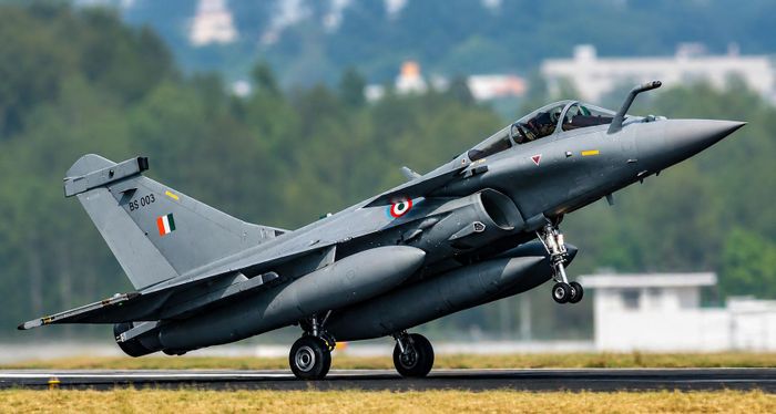 Ấn Độ mua 114 tiêm kích Rafale của Pháp. Ảnh: Moneycontrol.
