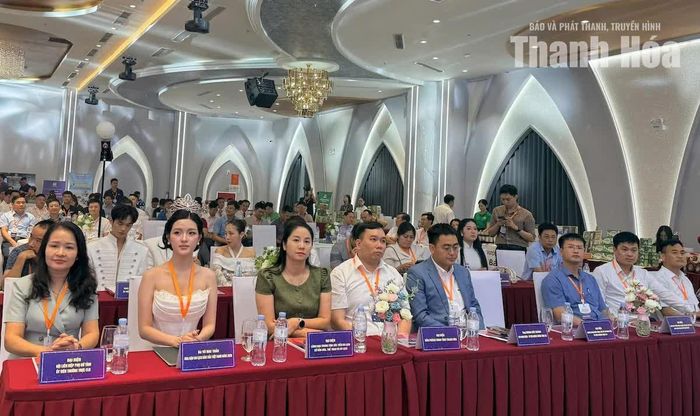 Các đại biểu dự hội nghị.