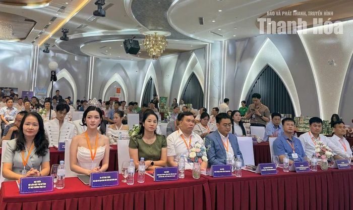 Các đại biểu dự hội nghị.