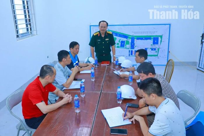 Đơn vị thi công, Ban Quản lý dự án họp giao ban trao đổi công việc.