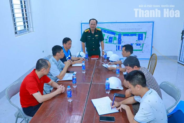 Đơn vị thi công, Ban Quản lý dự án họp giao ban trao đổi công việc.