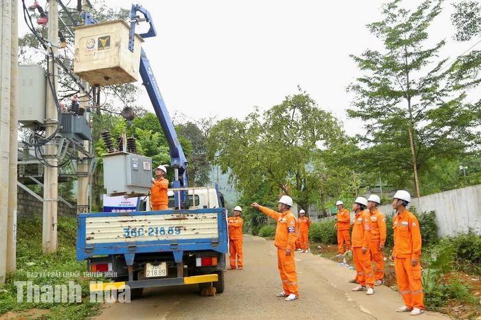Chương trình diễn tập phòng chống thiên tai, tìm kiếm cứu nạn được triển khai từ cấp Công ty và các Điện lực trực thuộc.