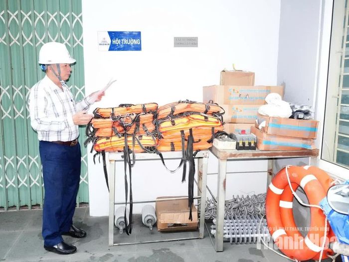 Công ty kiểm tra công tác chuẩn bị trang thiết bị, dụng cụ cho phục vụ cho hoạt động phòng chống thiên tai, tìm kiếm cứu nạn tại đơn vị trực thuộc.