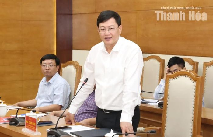 Phó Chủ tịch Thường trực UBND tỉnh Mai Xuân Liêm phát biểu tại buổi làm việc.