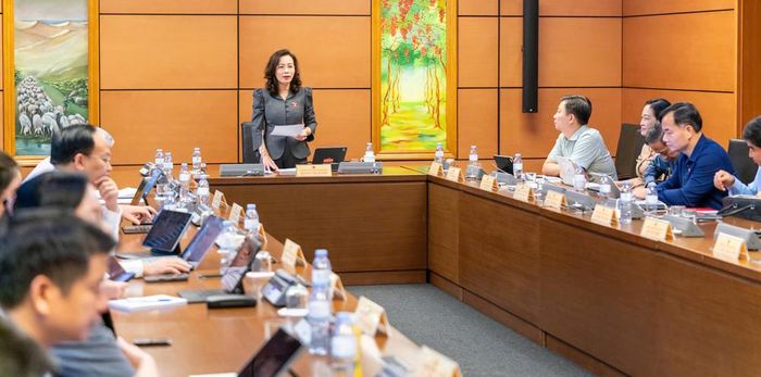  Toàn cảnh phiên thảo luận tổ. 