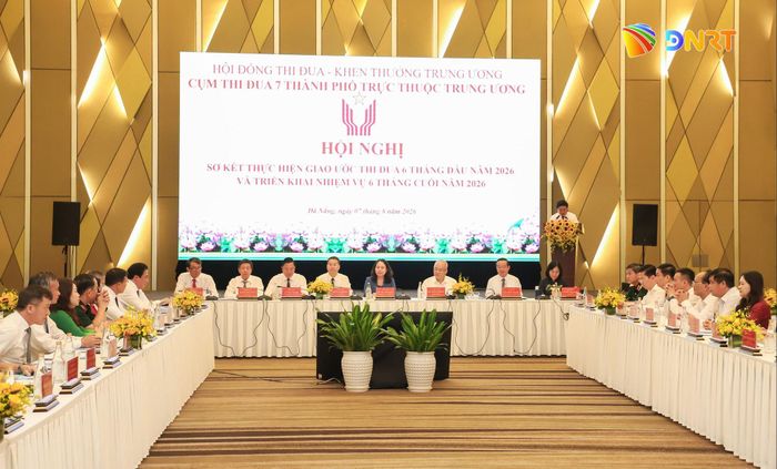 Phó Chủ tịch nước Võ Thị Ánh Xuân (thứ 4, bên phải sang, hàng giữa) dự hội nghị. Ảnh: NGỌC PHÚ