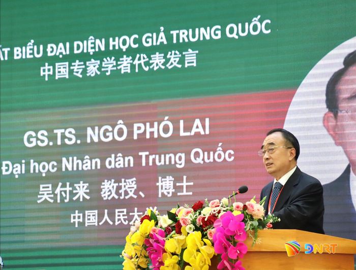 GS.TS Ngô Phó Lai, Đại học Nhân dân Trung Quốc đại diện đoàn học giả Trung Quốc phát biểu tại hội thảo. Ảnh: QUỐC TUẤN