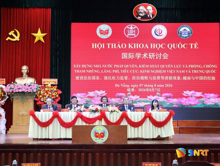 Các đại biểu lãnh đạo đồng chủ trì hội thảo. Ảnh: QUỐC TUẤN