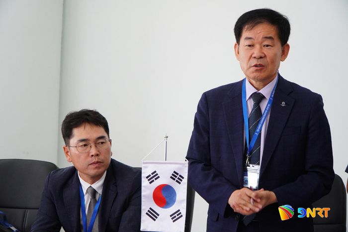 Ông Choi Jang Min, Giám đốc Tổng cục Kế hoạch, Cảng và Kinh tế thành phố Pyeongtaek phát biểu tại buổi làm việc. Ảnh: TÂM ĐAN