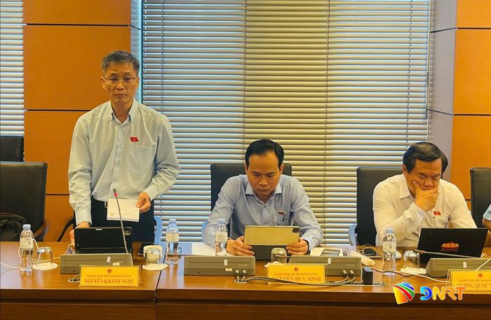 Đại biểu Nguyễn Khánh Ngọc phát biểu thảo luận. Ảnh: HỒNG CHÂU