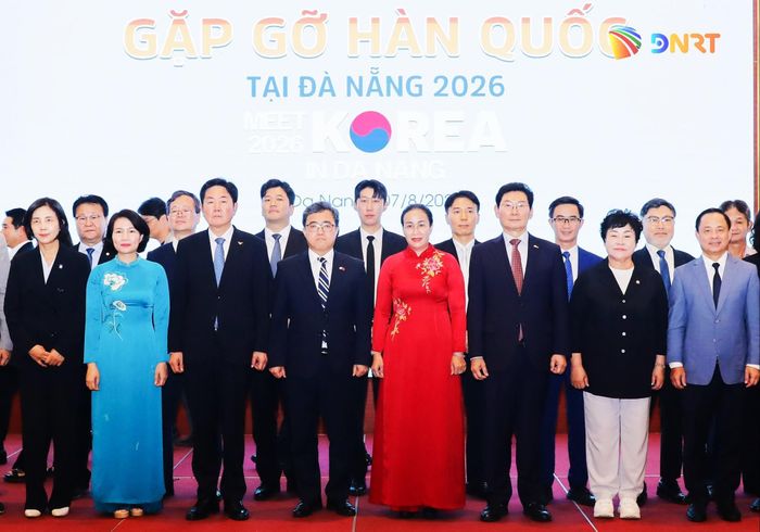 Các đại biểu chụp ảnh lưu niệm tại hội nghị. Ảnh: NGỌC HÀ