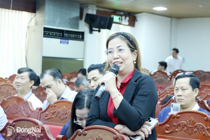 Đại diện doanh nghiệp Đồng Nai đặt câu hỏi trao đổi tại buổi tập huấn. Ảnh: Vương Thế