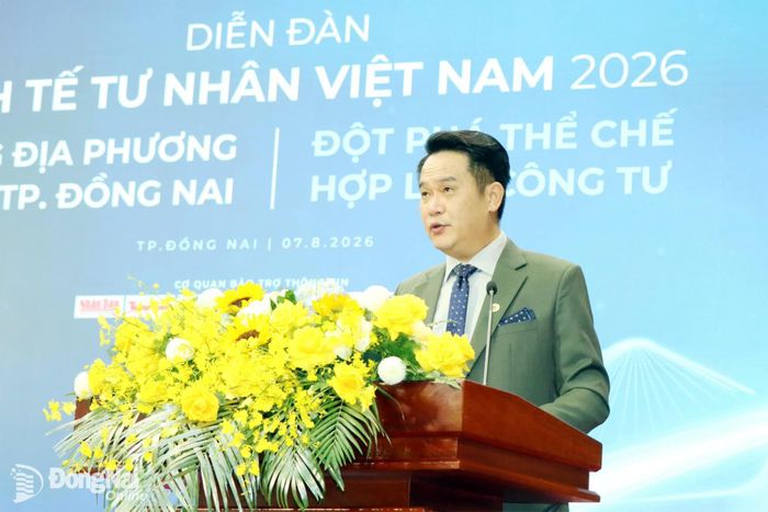 Chủ tịch Hội Doanh nhân trẻ Việt Nam Đặng Hồng Anh phát biểu khai mạc diễn đàn. Ảnh: Vương Thế