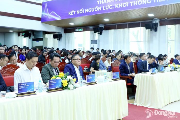 Các đại biểu tham gia diễn đàn. Ảnh: Vương Thế