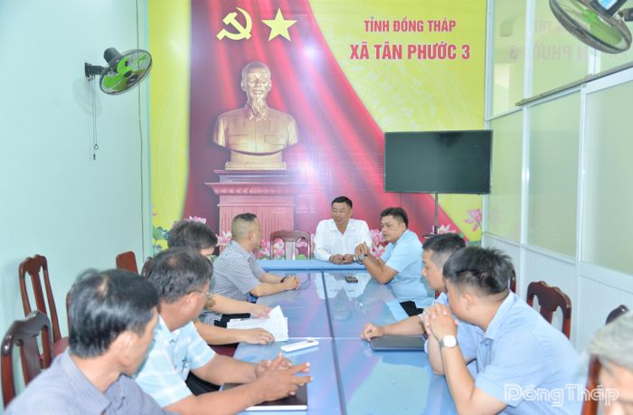 Quang cảnh buổi họp bàn giao mặt bằng khu đất 360 ha để triển khai đầu tư xây dựng hạ tầng Dự án Khu công nghiệp Tân Phước 1.