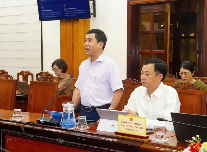  Đại diện Sở KH&amp;CN báo cáo tại buổi làm việc. Ảnh: Hồ Điểm 