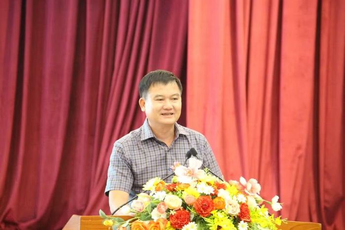  TS. Lê Minh Đức - Phó Hiệu trưởng Trường Chính trị TP. Đà Nẵng trình bày tham luận tại hội thảo. Ảnh: Trọng Lợi 