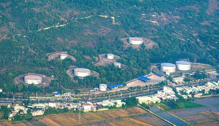  Kho xăng dầu Quy Nhơn Petrolimex Gia Lai tại phường Quy Nhơn Bắc. Ảnh: Dũng Nhân 