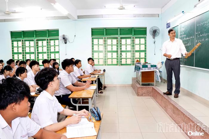Học sinh Trường THCS Trần Quốc Toản (phường Nha Trang).