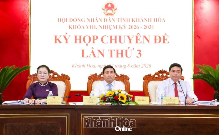 Chủ tọa điều hành kỳ họp.
