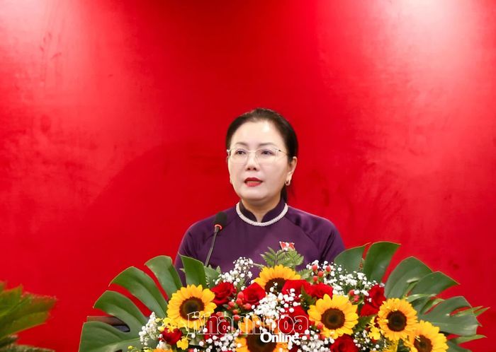 Đồng chí Phạm Thị Xuân Trang trình bày dự kiến chương trình kỳ họp.