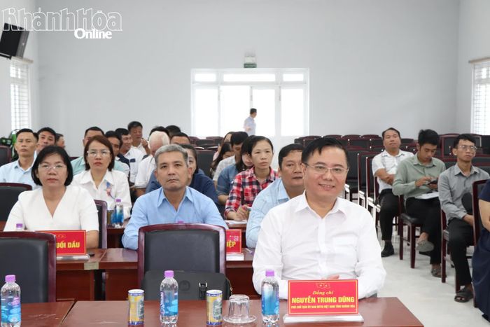 Các đại biểu tham dự hội nghị.