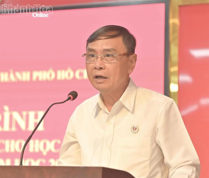 Ông Nguyễn Minh Hoàng - Phó Chủ tịch Ủy ban MTTQ Việt Nam TP. Hồ Chí Minh, Chủ tịch Hội Cựu chiến binh TP. Hồ Chí Minh phát biểu tại chương trình.