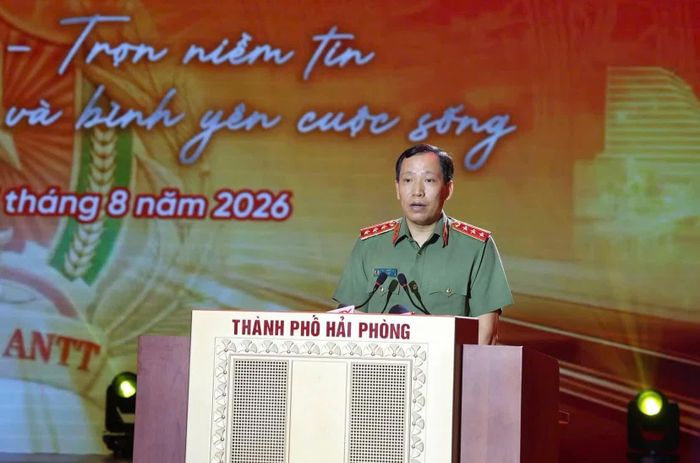 Thượng tướng Lê Văn Tuyến phát biểu khai mạc hội thi.