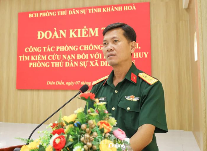 Đại tá Huỳnh Văn Toàn phát biểu kết luận buổi kiểm tra tại xã Diên Điền.