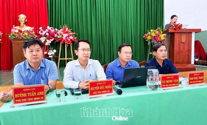 Lãnh đạo UBND xã Phước Hữu chủ trì cuộc họp.