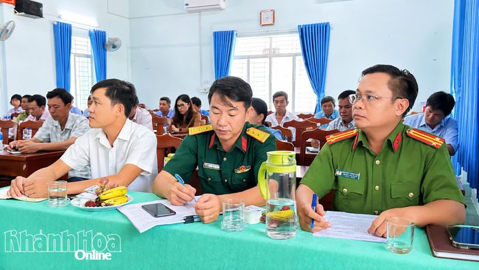 Các đại biểu tham dự cuộc họp.